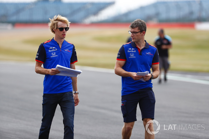 Brendon Hartley, Toro Rosso, cammina lungo il circuito