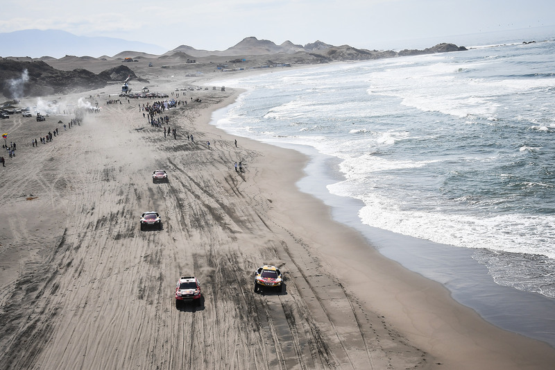 #308 Peugeot Sport Peugeot 3008 DKR: Cyril Despres, David Castera, #303 Peugeot Sport Peugeot 3008 DKR: Carlos Sainz, Lucas Cruz, #300 Peugeot Sport Peugeot 3008 DKR: Stéphane Peterhansel, Jean-Paul Cottret, #301 Toyota Gazoo Racing Toyota: Nasser Al-Attiy