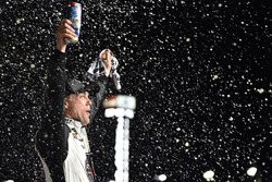 Kevin Harvick, Stewart-Haas Racing, Jimmy John's Ford Fusion festeggia la vittoria