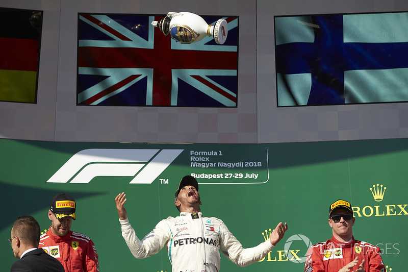 Podium: race winner Lewis Hamilton, Mercedes AMG F1