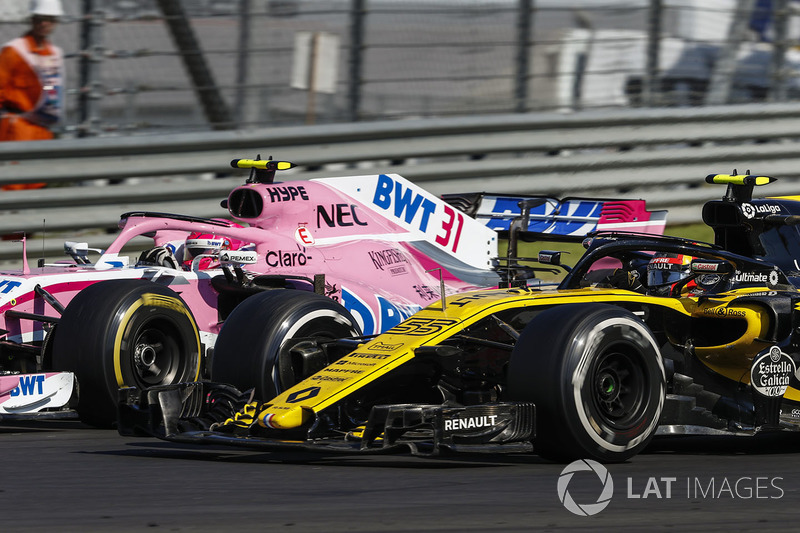 Esteban Ocon, Force India VJM11, batalla con Carlos Sainz Jr., Renault Sport F1 Team R.S. 18