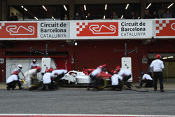 Marcus Ericsson, Alfa Romeo Sauber C37 pit stop