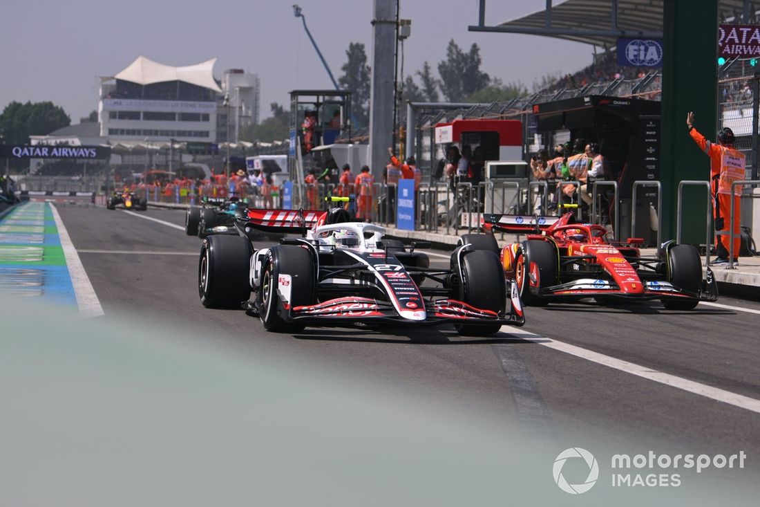 Nico Hulkenberg, Haas VF-24, Carlos Sainz, Ferrari SF-24 