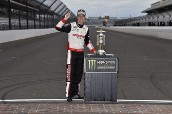 Brad Keselowski, Team Penske, Ford Fusion Discount Tire celebrates his win