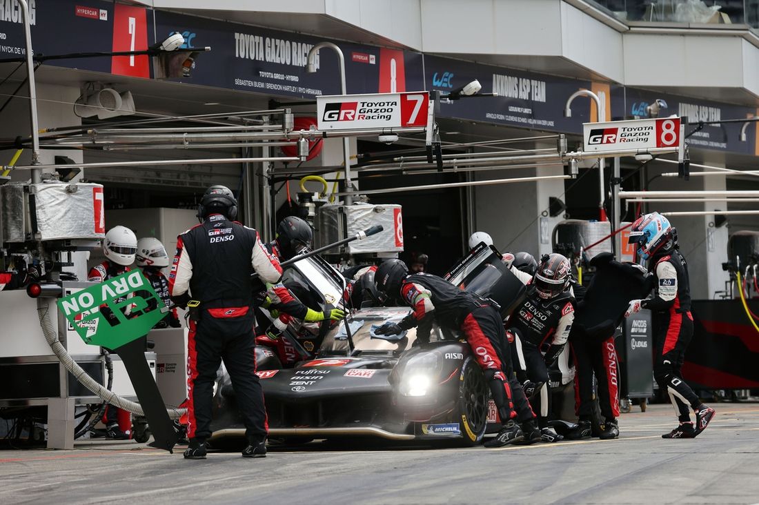 #7 Toyota Gazoo Racing Toyota GR010 - Híbrido: Mike Conway, Kamui Kobayashi, Nyck de Vries