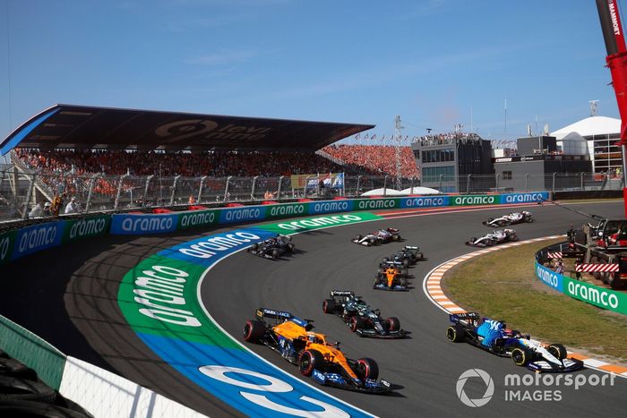 George Russell, Williams FW43B, leadsDaniel Ricciardo, McLaren MCL35M , Lance Stroll, Aston Martin AMR21, Lando Norris, McLaren MCL35M