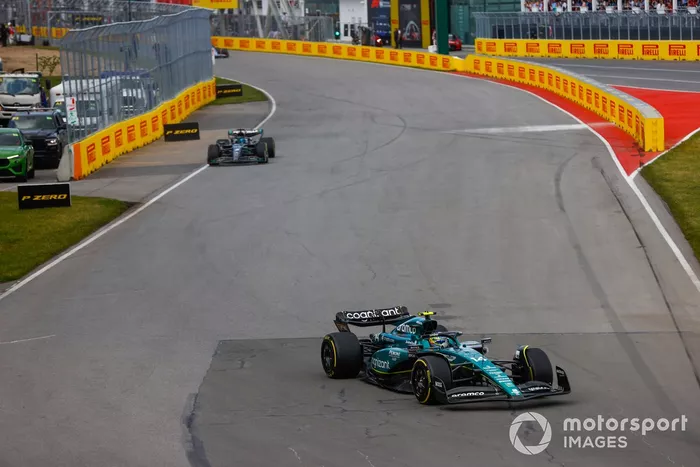 Fernando Alonso, Aston Martin AMR23, George Russell, Mercedes F1 W14