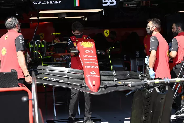 Detalle del morro y del alerón delantero del Ferrari F1-75