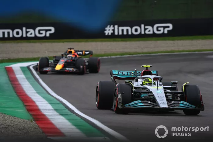 Lewis Hamilton, Mercedes W13, Max Verstappen, Red Bull Racing RB18
