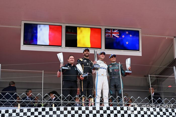Podio: tercer lugar Jean-Eric Vergne, DS Techeetah, ganador Stoffel Vandoorne, Mercedes-Benz EQ, segundo lugar Mitch Evans, Jaguar Racing