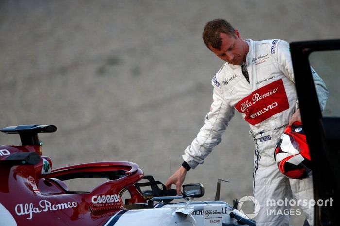 Kimi Raikkonen, Alfa Romeo Racing C38 detenido en la pista