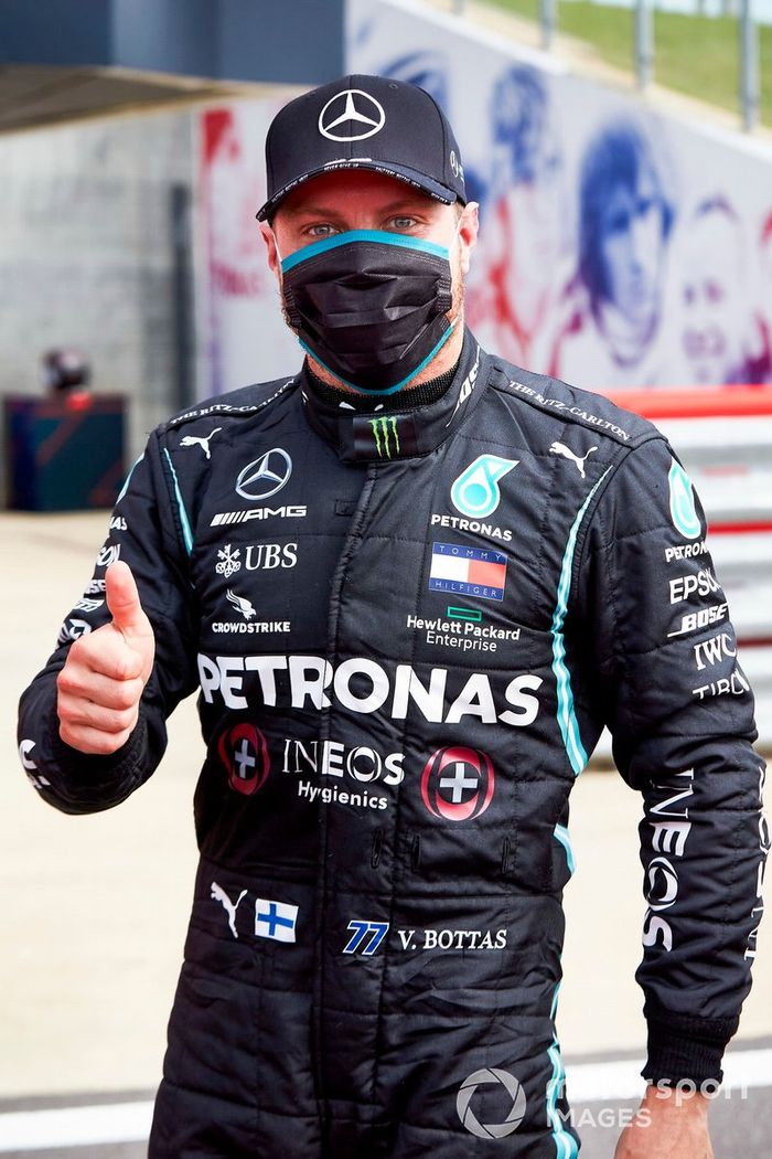 Ganador de la pole Valtteri Bottas, Mercedes AMG F1