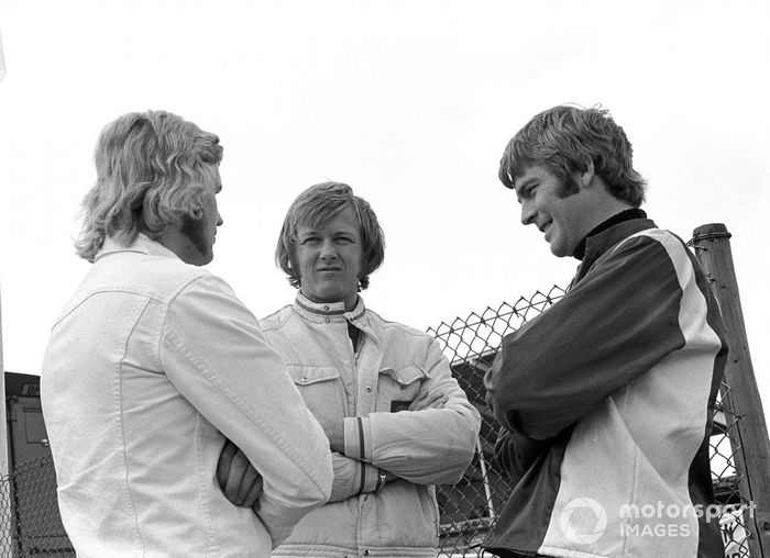 Reine Wisell, Lotus 72C Ford, Ronnie Peterson, March 711 Ford, y el director de March Max Mosley