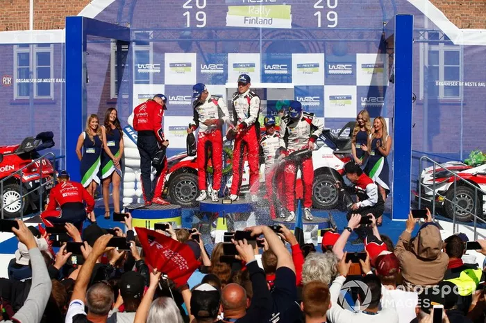 Podio: il vincitore Ott Tänak, Martin Järveoja, Toyota Gazoo Racing WRT Toyota Yaris WRC, il secondo classificato Esapekka Lappi, Janne Ferm, Citroën World Rally Team Citroen C3 WRC, il terzo classificato  Jari-Matti Latvala, Miikka Anttila, Toyota Gazoo Racing WRT Toyota Yaris WRC