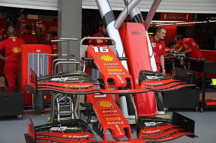 Ferrari SF90, asa dianteira