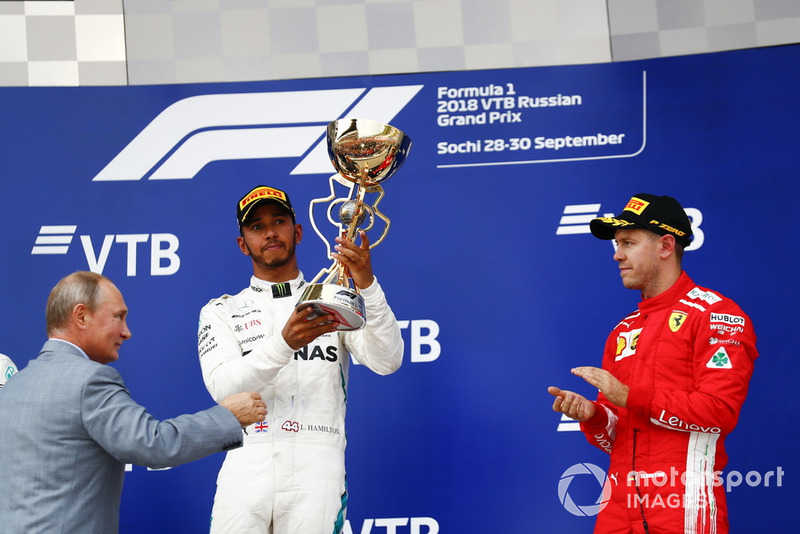 Vladimir Poetin, president van Rusland, met Lewis Hamilton, Mercedes AMG F1