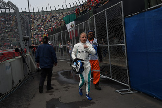 Valtteri Bottas, Mercedes AMG F1, FP2'de yolda kaldıktan sonra