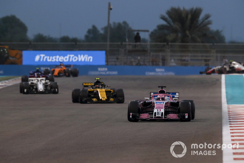 Sergio Perez, Racing Point Force India VJM11, Carlos Sainz Jr., Renault Sport F1 Team R.S. 18 y Marcus Ericsson, Sauber C37 