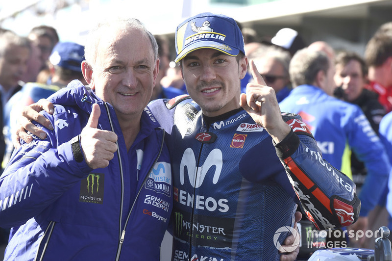 Переможець гонки Маверік Віньялес, Yamaha Factory Racing, Рамон Форкада, керівник команди Віньялеса
