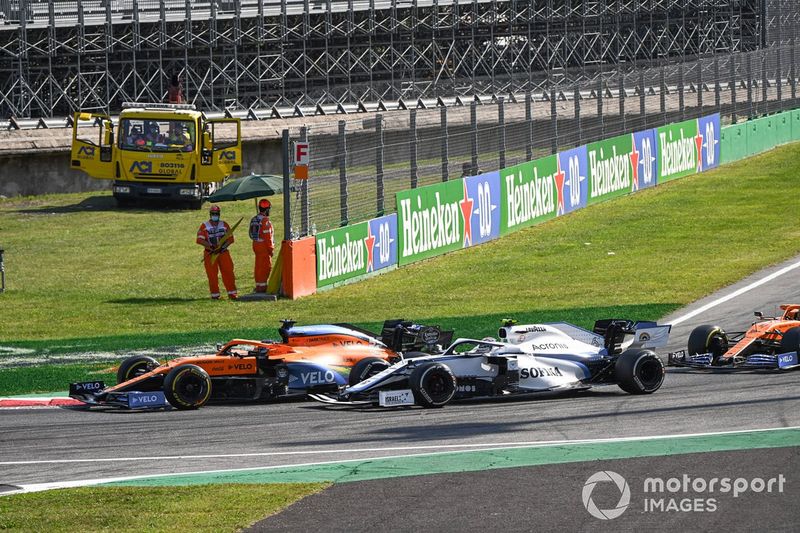 Carlos Sainz Jr., McLaren MCL35, Nicholas Latifi, Williams FW43, Lando Norris, McLaren MCL35