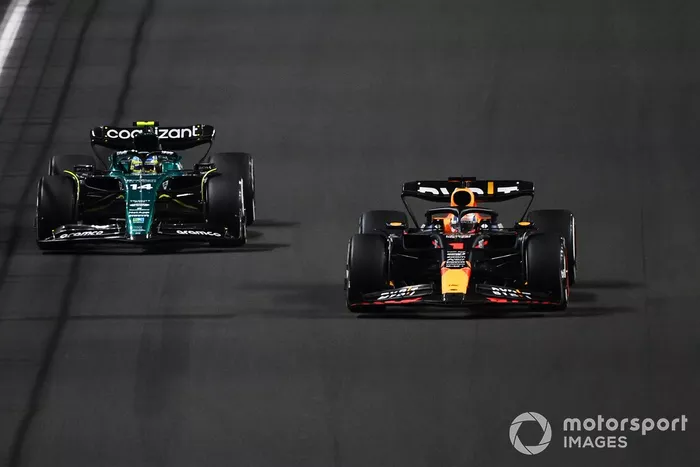 Max Verstappen, Red Bull Racing RB19, Fernando Alonso, Aston Martin AMR23
