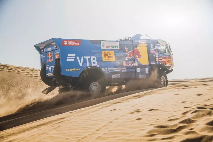 #500 Team KAMAZ Master: Eduard Nikolaev, Evgenii Iakovlev, Vladimir Rybakov