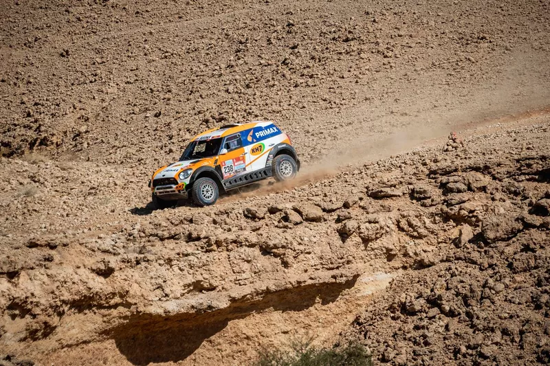 #238 X-Raid Mini John Cooper Works Rally Mini: Laia Sanz, Maurizio Gerini