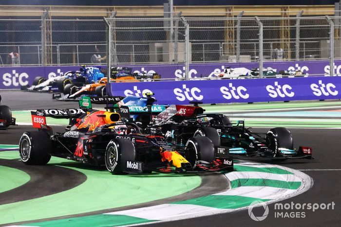 Max Verstappen, Red Bull Racing RB16B, Lewis Hamilton, Mercedes W12