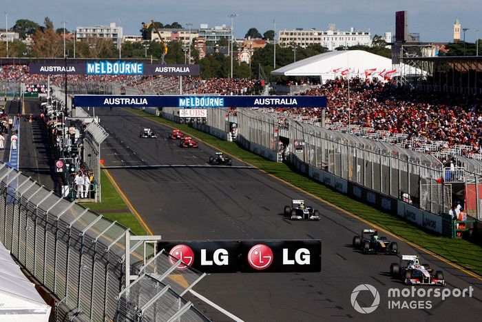 Sergio Pérez, Sauber C30 Ferrari, Jarno Trulli, Lotus T128 Renault, Pastor Maldonado, Williams FW33 Cosworth