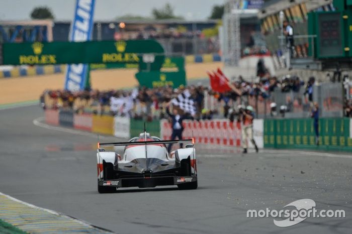 Winner #8 Toyota Gazoo Racing Toyota TS050: Sébastien Buemi, Kazuki Nakajima, Fernando Alonso