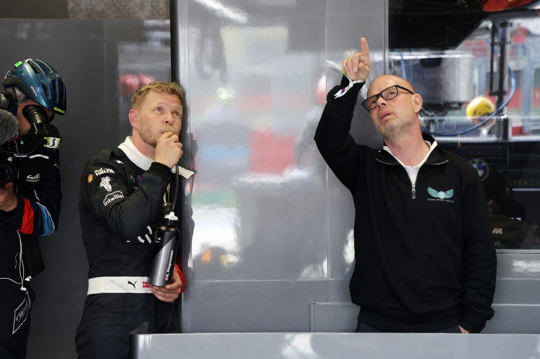 #15 BMW M Team WRT BMW M Hybrid V8: Kevin Magnussen con Jan Magnussen