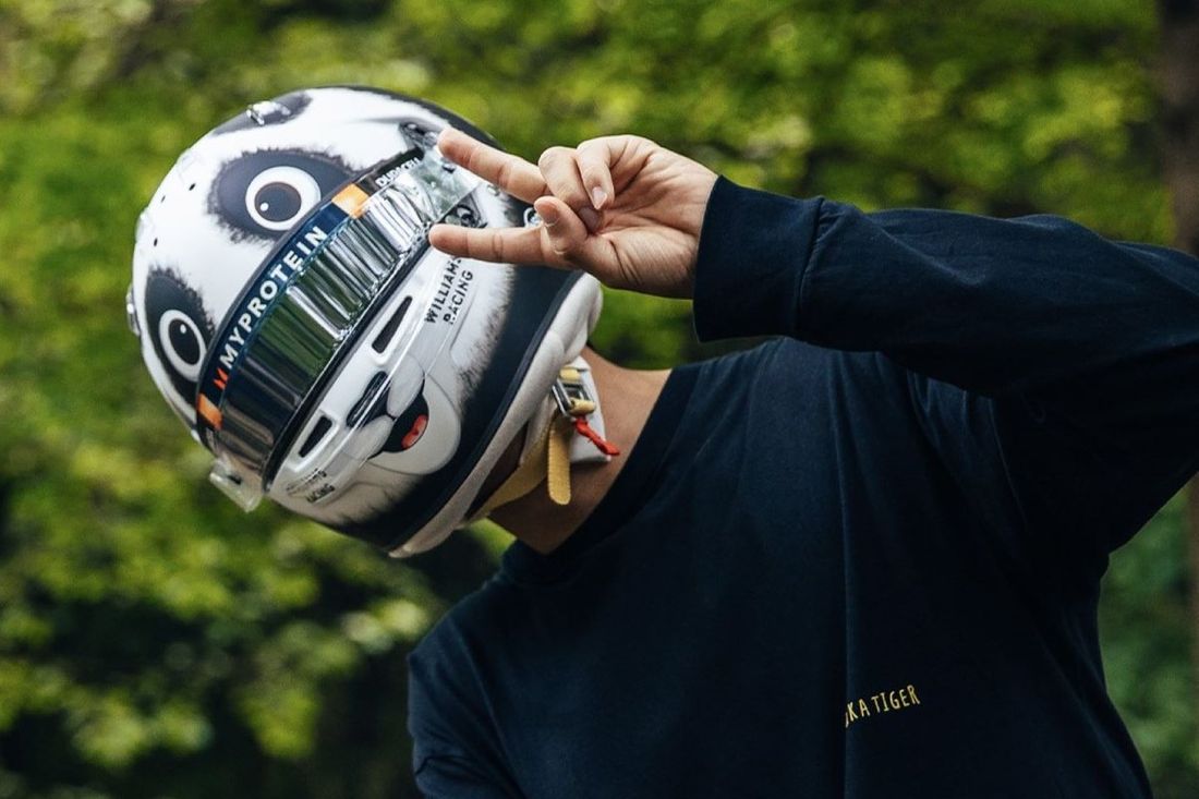 Alex Albon, Williams con su casco especial