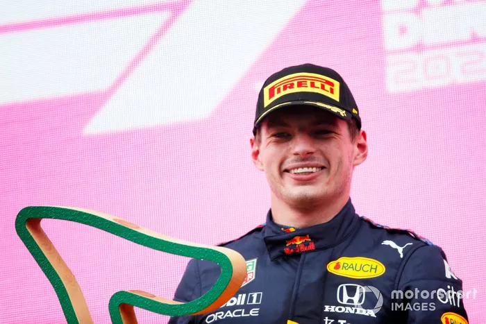 Podio: ganador de la carrera Max Verstappen