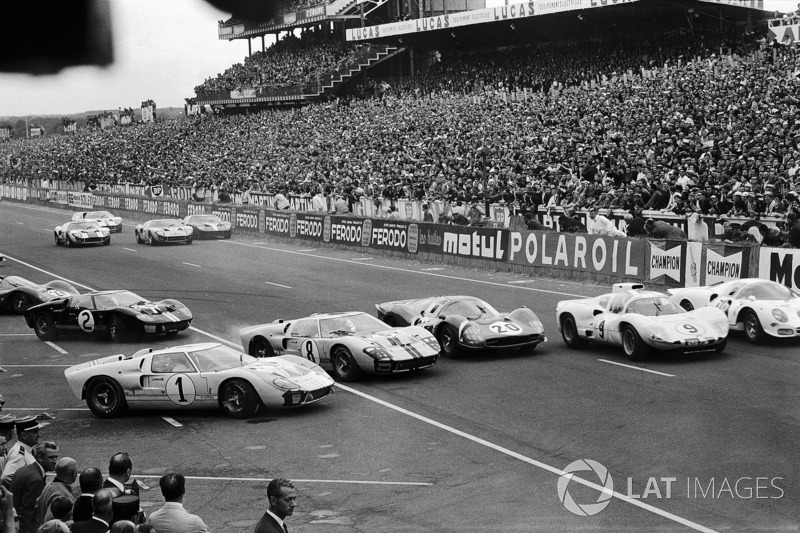 Caos alla partenza della 24 ore di Le Mans