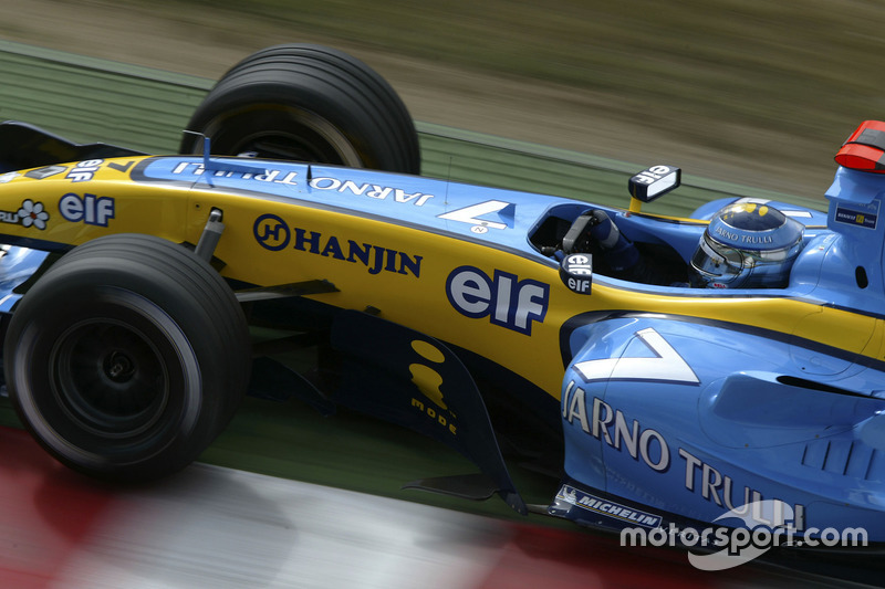 Renault на Гран При Франции-2004: команда подглядела идею у McLaren и написала на машине имена гонщиков вместо рекламы Mild Seven