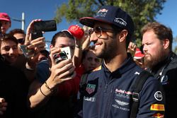 Daniel Ricciardo, Red Bull Racing fans selfie