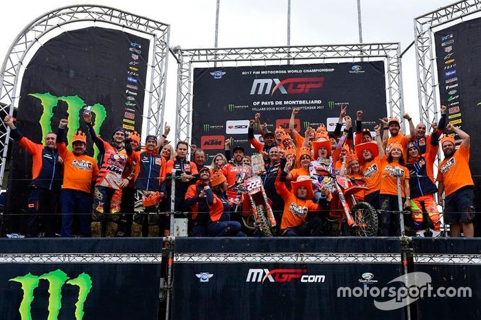 Celebración del doblete de KTM en MXGP y MX2
