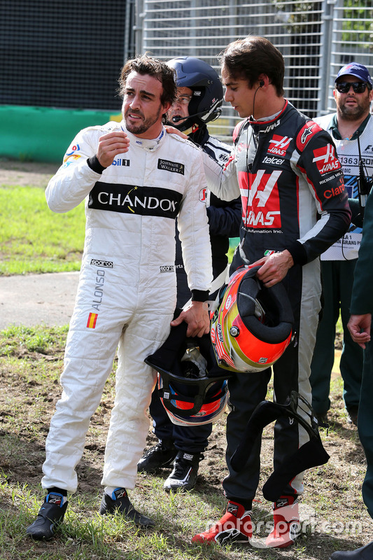 Esteban Gutierrez, Haas F1 Team y Fernando Alonso, McLaren