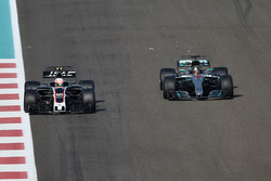 Antonio Giovinazzi, Haas F1 Team VF-17 and Lewis Hamilton, Mercedes-Benz F1 W08