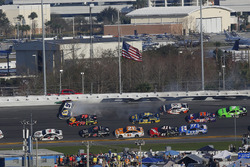 Chase Elliott, Hendrick Motorsports Chevrolet Camaro crashes