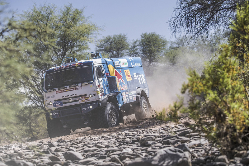 #500 Team Kamaz Master: Eduard Nikolaev, Evgeny Yakovlev, Vladimir Rybakov