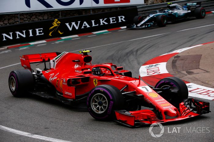 Kimi Raikkonen, Ferrari SF71H, Valtteri Bottas, Mercedes AMG F1 W09
