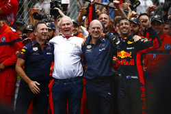 Daniel Ricciardo, Red Bull Racing, Christian Horner, Team Principal, Red Bull Racing, Helmut Markko, Consultant, Red Bull Racing and Adrian Newey, Chief Technical Officer, Red Bull Racing