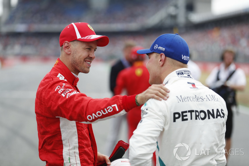 Обладатель поула Себастьян Феттель, Ferrari, второе место – Валттери Боттас, Mercedes AMG F1