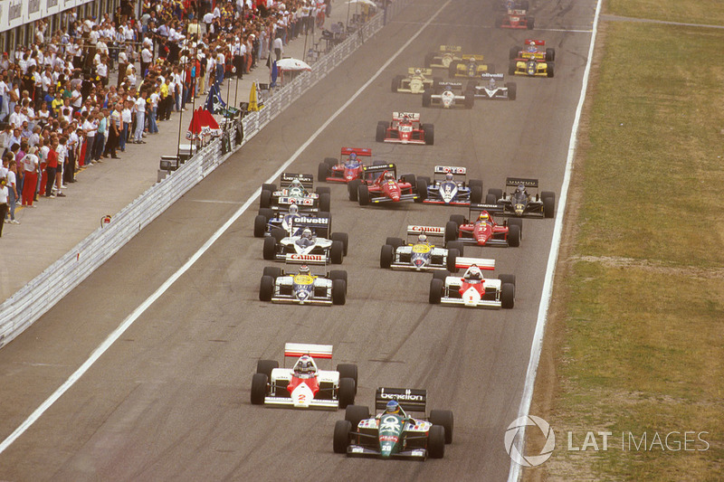 Gerhard Berger, Benetton B186 BMW leads Keke Rosberg, McLaren MP4/2C TAG Porsche, Nelson Piquet, Williams FW11 Honda, Alain Prost, McLaren MP4/2C TAG Porsche, Riccardo Patrese, Brabham BT55 BMW and Nigel Mansell, Williams FW11 Honda at the start, behind Stefan Johansson,Ferrari F186 