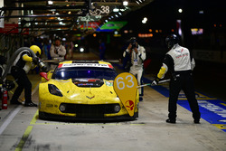 #63 Corvette Racing Chevrolet Corvette C7.R: Jan Magnussen, Antonio Garcia, Mike Rockenfeller, pit stop