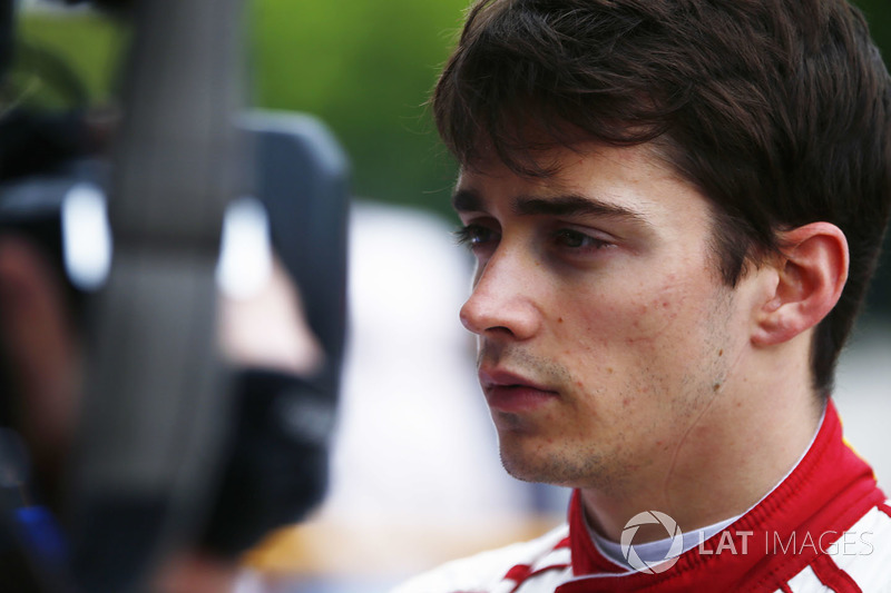 Charles Leclerc, Sauber, parla con i media