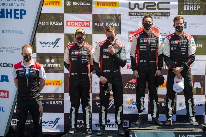 Podio: Ganador de la carrera Sébastien Ogier, Julien Ingrassia, Toyota Gazoo Racing WRT Toyota Yaris WRC, segundo lugar Elfyn Evans, Scott Martin, Toyota Gazoo Racing WRT Toyota Yaris WRC, Jari-Matti Latvala, director del equipo, Toyota Gazoo Racing WRT
