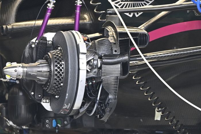 Detalle del disco de freno del Aston Martin AMR21