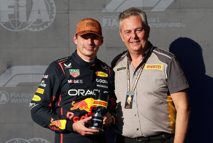 Mario Isola, Director de Pirelli F1, Max Verstappen, Red Bull Racing